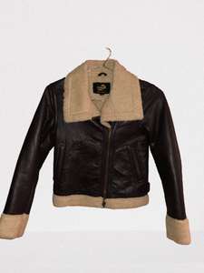 Chaqueta de Cuero Vacuno de Alta Calidad, Estilo Vintage de Invierno, con Forro de Piel Sintética, Ecológica e Impermeable, Cierre de Cremallera Frontal con Logotipo - Product Image 6