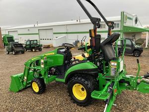 Tractor John Deere 1025R, cargadora, cortacésped y retroexcavadora en venta para EE. UU. y Europa con envío rápido - Product Image 6
