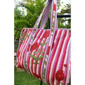 Bolso tote con cremallera Bohamin Sustainable Poppy Stripe para damas, bordado floral, hecho a mano en Jaipur, India, 100% estampado a mano. - Product Image 1