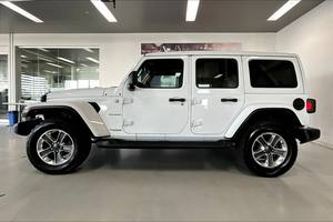 Jeep Wrangler Unlimited Sahara Usado con Asientos de Piel, Volante a la Izquierda y Cámara Trasera - Product Image 3