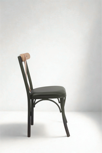 KORVEX Avec son dossier en bois massif et ses pieds profilés, cette chaise de salle à manger noire au design moderne convient à tous les espaces. - Product Image 3