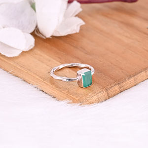 แหวนเงินแท้ 925 ชุบเงิน ดีไซน์ยอดนิยม รูปทรงสี่เหลี่ยมผืนผ้า ประดับพลอยออนิกซ์สีเขียว งานแฮนด์เมด แหวนดีไซเนอร์ แหวนซ้อน - Product Image 2