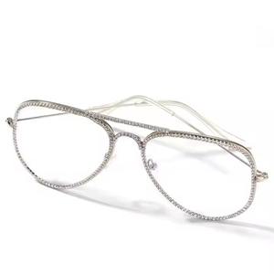 Alta demanda Nuevo diseño Hombres Mujeres Accesorios de moda Hip Hop Diamond Gafas de sol disponibles a precio mayorista para exportación - Product Image 4