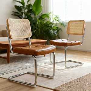 Ensemble de <span class=keywords><strong>2</strong></span> chaises de salle à manger en rotin de style Mid-Century, chaises latérales à cadre chromé et revêtement en similicuir pour cuisine et salon - Product Image 1