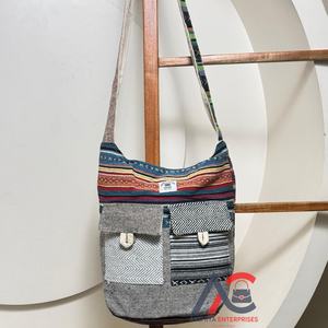 Nouvel arrivage de sac à bandoulière en chanvre tissé à la main de style Boho avec design multi-poches sac à bandoulière à motif ethnique pour les femmes et les voyages - Product Image 1