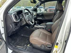 Tac-oma Lim-ited LHD 2016 Usado en Buen Estado - Product Image 2