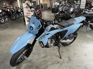 Moto tout-terrain DR-Z400SM Suzuki, modèle 2025, prix réduit, 100% d'origine, scellée en usine avec garantie d'un an - Product Image 5