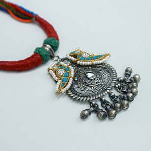 Colgante de Plata 925 Anokhi con Motivo de Loro Dori Multicolor, Engaste de Turquesa, Material de Oro Rosa, Abalorio con Patrón Numérico - Product Image 3