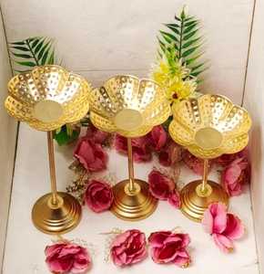 Latón decorativo Urli Diya para Diwali Festival Decoración para el hogar Artículo tradicional de Pooja para uso en el templo y regalos - Product Image 2