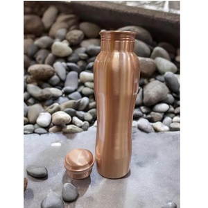 Botella de agua de cobre de alta calidad al mejor precio para gimnasio en casa o uso de viaje bebida directa de la India bebida perfecta - Product Image 1