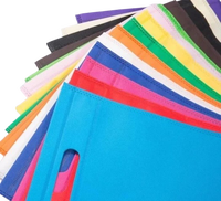 Sacs non tissés personnalisés réutilisables à poignée découpée en D, recyclables, pour le shopping et les cadeaux, prix compétitif, fabricant vietnamien