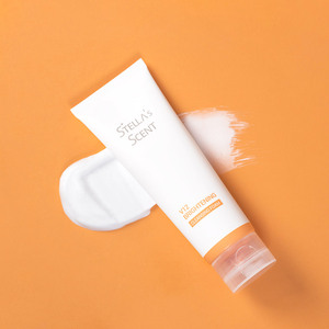 Limpiador facial Vitamina 12 Espuma limpiadora iluminadora Residuos de maquillaje de limpieza suave y fresca con espuma húmeda y rica - Product Image 4