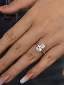 Anillo Clásico Shama Gems Jewels de Lujo Chapado en Oro, Plata de Ley 925 con Baño de Rodio, Corte Ovalado Alargado de 3.5 Quilates, Moissanita - Product Image 4