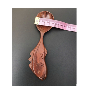 Cuillère en forme de cœur en bois fabriquée à la main: ustensile de cuisine unique, matériau 100% naturel, vente en gros mondiale. - Product Image 1