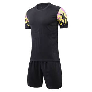 Uniforme de fútbol juvenil de alta calidad con el mejor diseño, patrón de sublimación personalizado, ropa de fútbol para hombres - Product Image 2