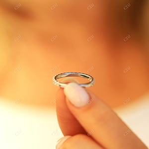 แหวนแต่งงานแบบครึ่งวง ทองคำขาววินเทจ ประดับเพชรโมอิสซาไนต์คุณภาพสูง ตัวเรือนแบบ Prong Set ราคาขายส่งจากโรงงาน - Product Image 3