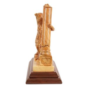 Escultura tallada a mano "Samson destruye los pilares" – arte en madera de olivo de Belén (28 cm) - Product Image 4