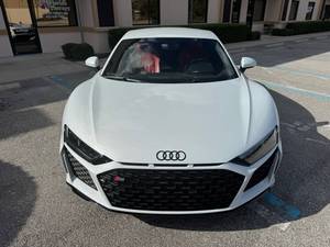 โปรโมชั่น (W&T) ลดราคา รถมือสอง Audi R8 2 ประตู คูเป้ ปี 2021 (เครื่องยนต์ 5.2 ลิตร 10 สูบ 7AM) - Product Image 6