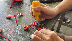 Recuerdo de libélula de bambú tradicional hecho a mano de Vietnam-Regalo artesanal popular ecológico para niños y decoración del hogar - Product Image 5