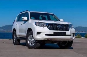 Toyota Prado 2020 Seminuevo con Volante a la Izquierda, Asientos de Cuero, Cámara Trasera, 1-25000 Millas, Pantalla Táctil, Faros LED, Versión Europea - Product Image 2