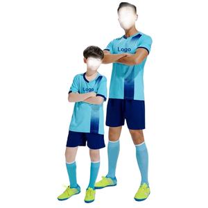 Vente en gros de vêtements de football pour hommes avec logo personnalisé Conception d'ensembles de découpe automatisée OEM - Product Image 4