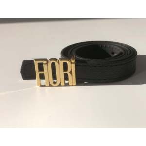 เข็มขัดโลหะบางพิมพ์ลายฟิโอรีสำหรับผู้หญิง - Product Image 3