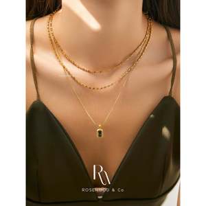 Collana con Pendente Quadrato Verde Oliva Placcato Oro 18K Impermeabile, Collana a Strati alla Moda, Regalo per Lei - Product Image 1