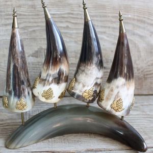 Corne à boire en corne de buffle sculptée écologique Tayyab Handicrafts Style animal religieux unique pour les collectionneurs - Product Image 4