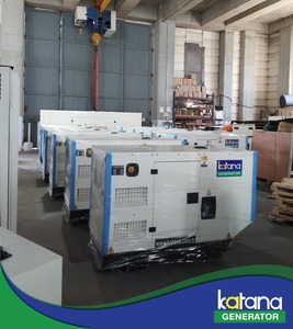 Grupo electrógeno Optimus Prime de 93 kVA con cubierta insonorizada automática - Product Image 5