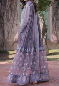 Elegante Vestido Maxi Verde para Mujeres Pakistaníes con Pedrería y Bordado de Espejo, y Encaje en la Dupatta Larga - Product Image 6