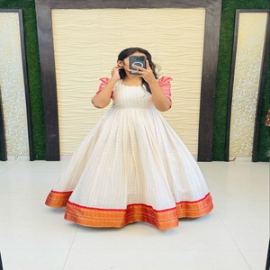 Robe de cérémonie de qualité supérieure en coton lourd et soie avec bordure en jecared, achat en ligne en Inde, mode féminine - Product Image 1