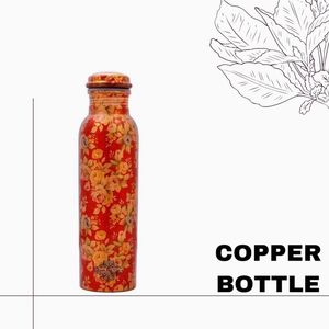 Elegante botella de agua de metal de cobre hecha a mano que detalla la marca Axiom 1000ml a prueba de fugas Incluye tapa de paja Propiedades ayurvédicas - Product Image 2