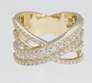 Bague croisée à large bande en or jaune 14K avec diamants à pavés à plusieurs rangées et sertis de broches pour un look audacieux - Product Image 2