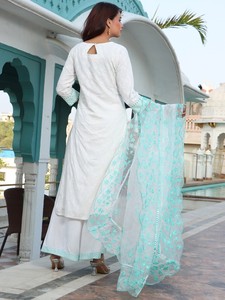 Hermosa Colección de Ropa Étnica de Diseño Indio de Lujo, Vestido Sin Mangas de Viscosa y Rayón con Bordado Intenso, Elegante para el Verano, Estilo Pakistaní - Product Image 2