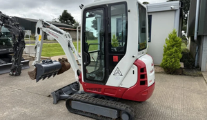 Mini-excavatrice Takeuchi TB235-2 d'occasion de qualité supérieure, avec godet de 0,12 m, cabine PLC, chenilles en caoutchouc, lame angulaire et boîte de vitesses haute performance - Product Image 2