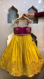 Nouveau Design en soie jaune spécial, fait de broderie Lehenga Choli, achetez chez le fournisseur principal - Product Image 6