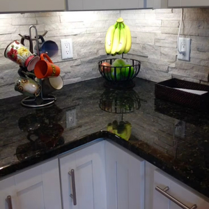 Comptoir en granit galaxie noir au design moderne avec grande dalle pour bureau et villa Finition de surface vieillie - Product Image 1