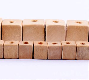 Cuentas de Madera Natural, Cuentas de Madera Cuadradas de 8 mm, Cuentas de Madera de Colores y Formas Personalizadas, Producto Indio Hecho a Mano - Product Image 1