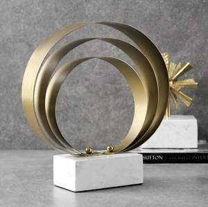 Sculpture élégante en marbre blanc et or, en fer, fabriquée en Inde, décoration de table, décoration de luxe pour hôtel, restaurant, vente en gros - Product Image 4