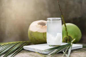 Agua de coco de calidad premium congelada con gran cantidad de coco Siamés natural para beber - Product Image 4