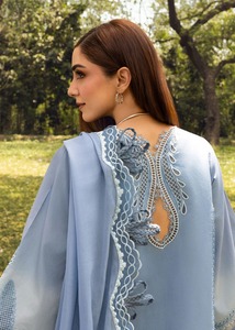 Robe de soirée pour dames avec broderie travail Salwar kameez, Sharara Sets Design Robe de soirée légère pour dames 2024 Best - Product Image 5