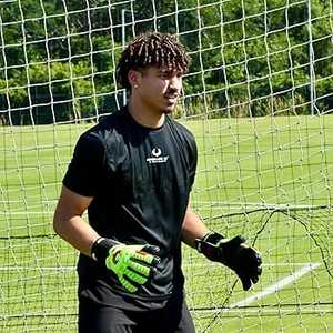 Guantes de portero de cuero Premium personalizables ajuste personalizado venta al por mayor fútbol látex agarre - Product Image 4