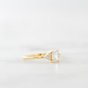 Anillo de Compromiso de Oro Sólido de 14K con Diamante Cultivado en Laboratorio con Corte Esmeralda, Anillo de Boda Único con Esmeralda Blanca, Joyería Fina para Fiestas y Eventos Especiales - Product Image 3