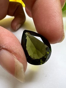 Piedra preciosa de moldavita verde con forma de corte de pera Natural 100% rara y hermosa, lo mejor para colgantes y anillos que se usan a precios asequibles - Product Image 6