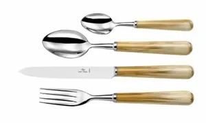 Juego de cucharas de metal de diseño premium Cubiertos únicos hechos a mano para cocinas modernas y ajustes de mesa elegantes - Product Image 4