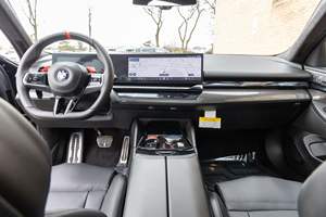 2026 B/M/WW M5 Touring Wagon con Techo Solar, Faros LED, Cámara Trasera 360, Asientos Eléctricos, Motor Turbo, Pantalla Táctil - Product Image 2