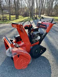 Souffleuse à neige haute puissance réglable avec contrôle précis de la direction, composants principaux du conduit réglable robuste, engrenages et moteur - Product Image 4