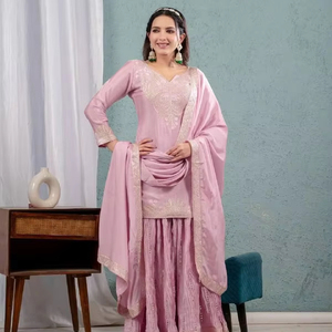 Magnifique salwar kameez pour femmes avec des manches entièrement brodées et un tissage zari pour les occasions de fête - Product Image 1