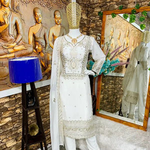 Ensemble haut d'hiver en soie et plazzo de créateur avec Dupatta fantaisie - Product Image 1