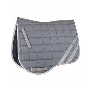 Tapis de selle équestre réfléchissant haute visibilité pour l'entraînement nocturne et les événements de sécurité routière - Product Image 1